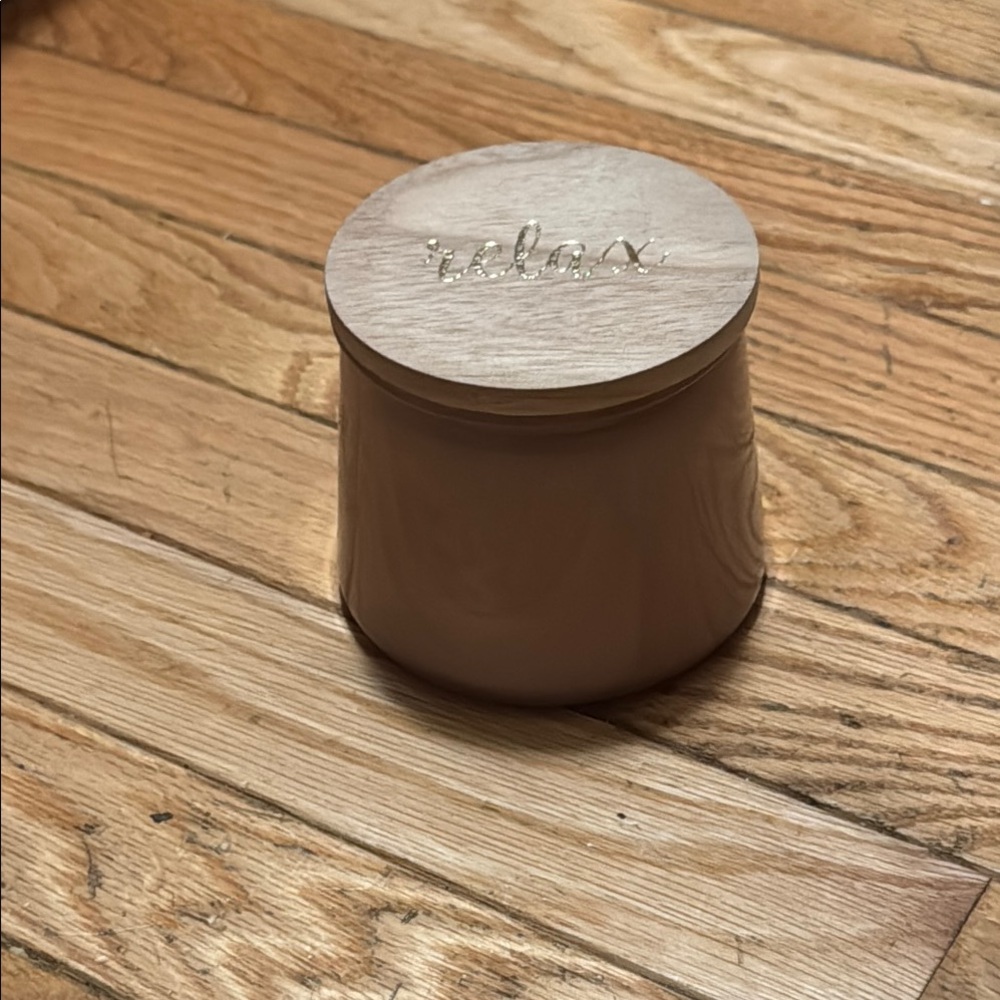 Brand New Organic Candle by Sand & Fog in covered artisan holder - Gardenia